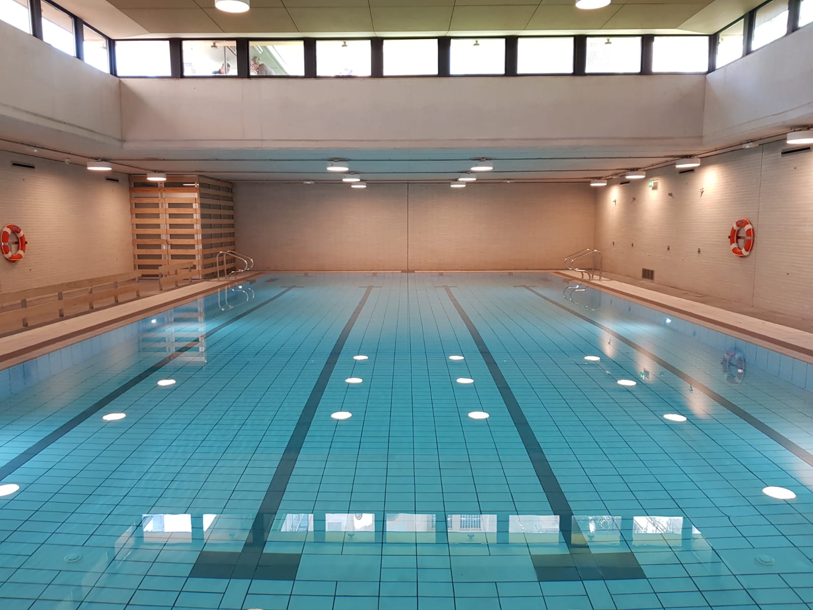 Piscina de gran escala para complejo residencial privado